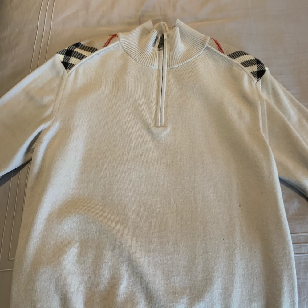Men’s authentic XL Burberry pull-over 100% merino wool with snags